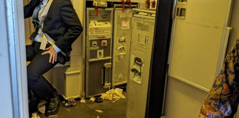 Πτήση τρόμου της Singapore Airlines: Βρετανός 73 ετών ο νεκρός – Το αεροσκάφος έχασε 6.000 πόδια σε 3 λεπτά