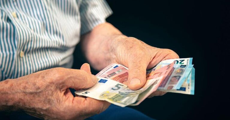 Μεγαλύτερη σύνταξη από 34 έως 81 ευρώ θα λάβουν συνταξιούχοι: Ποιους αφορά