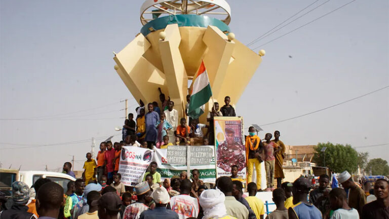 Νίγηρας: Οι απειλές των ΗΠΑ οδήγησαν σε ρήξη ζωτικών στρατιωτικών δεσμών