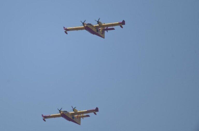 Δυο πυροσβεστικά αεροσκάφη Canadair στέλνει η Ελλάδα στην Κύπρο για την μεγάλη πυρκαγιά που μαίνεται στην περιοχή της Πάφου