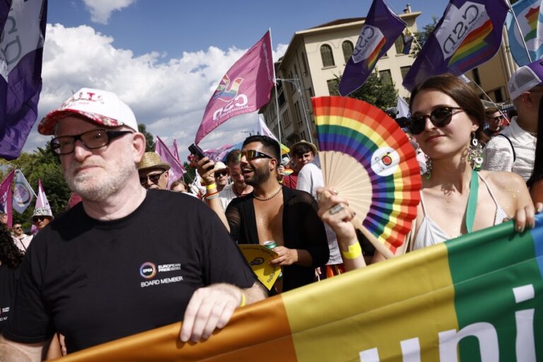 EuroPride 2024: Τσούνης, Πατέλης, Κωνσταντοπούλου παρόντες στην παρέλαση