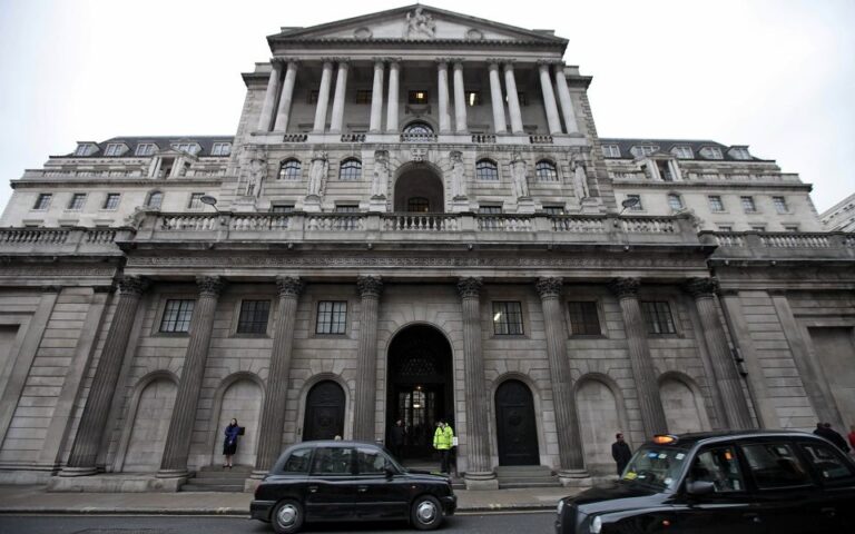 BoE: Διατήρησε σταθερά τα επιτόκια σε υψηλό 16 ετών