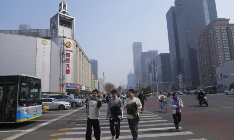 Κίνα: Έσοδα ρεκόρ στην οικονομία αναμένεται να συνεισφέρουν οι τομείς των ταξιδιών και του τουρισμού το 2024