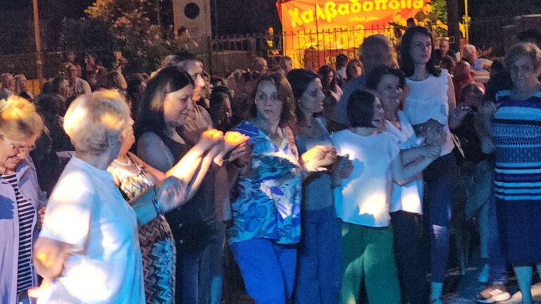 kozan.gr: Πολύς κόσμος στα Κοίλα Κοζάνης, το βράδυ του Σαββάτου 29/6, στο πανηγύρι του χωριού (Βίντεο 15′ & Φωτογραφίες)