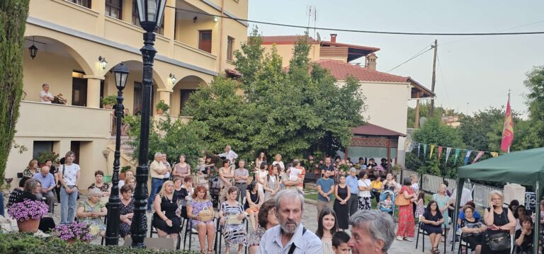 Kozan.gr: Πολύς κόσμος, το βράδυ  της Κυριακής  30/6, στον Μέγα Πανηγυρικό  Εσπερινό μετ΄ Αρτοκλασίας. στο Ι.Ν.Αγ. Αναργύρων στην  Κοζάνη, (Βίντεο  & Φωτογραφίες)