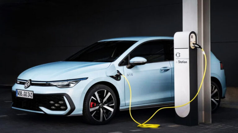 VW: «Τα Plug-in υβριδικά είναι απαραίτητα καθώς η ζήτηση για τα ηλεκτρικά δεν είναι η αναμενόμενη»