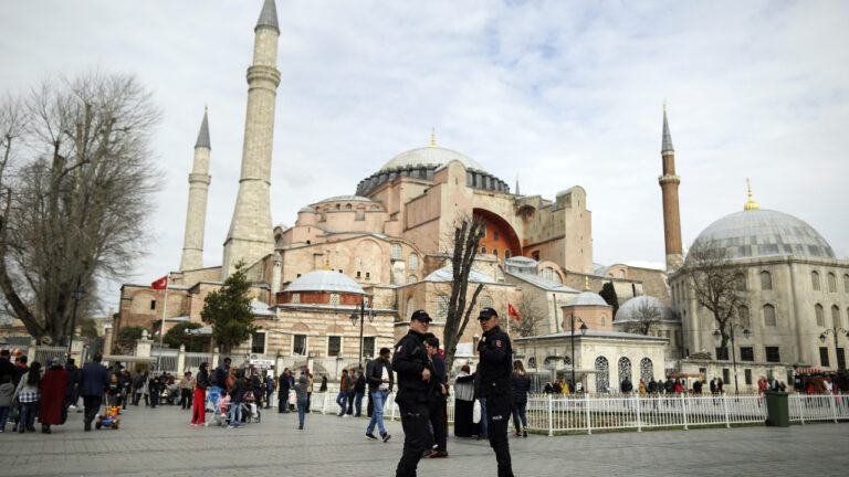 Προετοιμασίες στην Αγία Σοφία για τον πιθανό σεισμό της Κωνσταντινούπολης