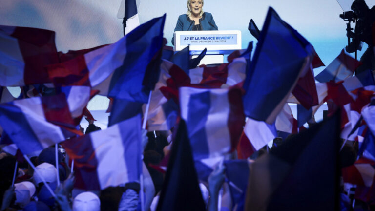 Γαλλία: Ποσοστό 40% δείχνει δημοσκόπηση να παίρνει η Ακροδεξιά