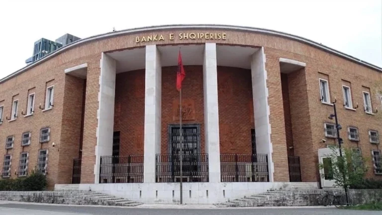 Αλβανία: Αυξήθηκε κατά 42% ο δανεισμός για την οικονομία τον Μάιο