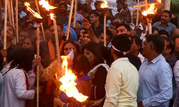 Σοκ: Καταδικάστηκε για βλασφημία στο Πακιστάν και τον έκαψαν ζωντανό