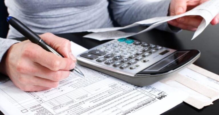 “Ανασχηματισμός” και στο φορολογικό: Οι 4 αλλαγές που προωθούνται για τους ελεύθερους επαγγελματίες (vid)