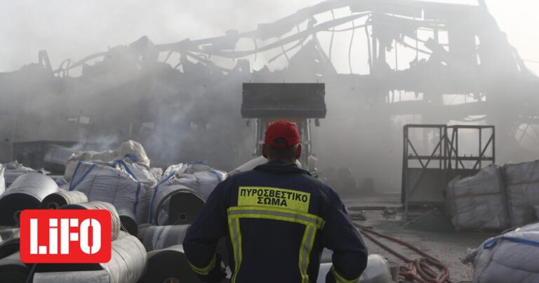 Υπο μερικό έλεγχο η φωτιά στο εργοστάσιο στη Κηφισιά | LiFO