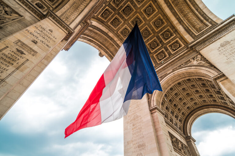 Γαλλικός «ΣΕΒ» για εκλογές: Tο πρόγραμμα της αριστεράς μπορεί είναι περισσότερο επικίνδυνο για την οικονομία από της ακροδεξιάς