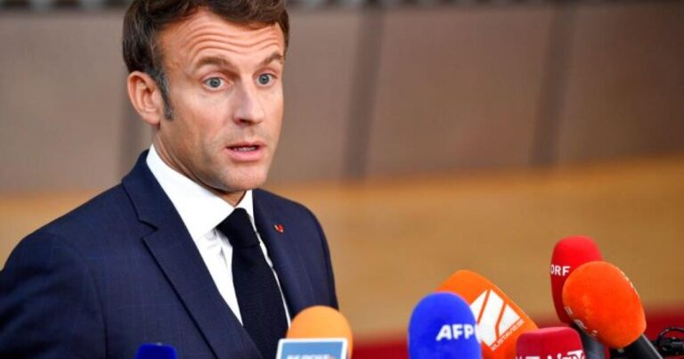 Στην απόφαση του Γάλλου προέδρου Εμανουέλ Μακρόν να προκηρύξει βουλευτικές εκλογές αναφέρεται το σύνολο του γαλλικού Τύπου