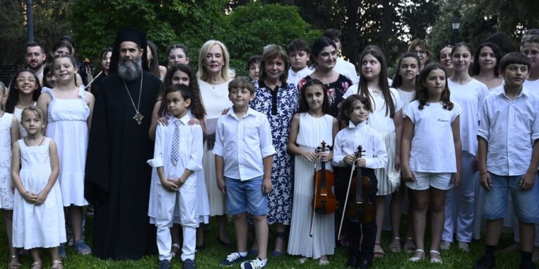 Μουσικό πρόγραμμα «Η Ελλάδα τραγουδάει», στον κήπο του Προεδρικού Μεγάρου