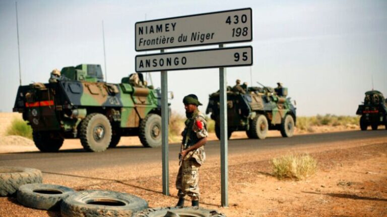 Νίγηρας: Έξι στρατιωτικοί σκοτώνονται σε επίθεση ένοπλων κακοποιών εναντίον πετρελαιαγωγού