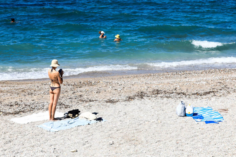 Παραλία Προσήλι: Ένας άλλος κόσμος 1 ώρα και 20 λεπτά από την Αθήνα