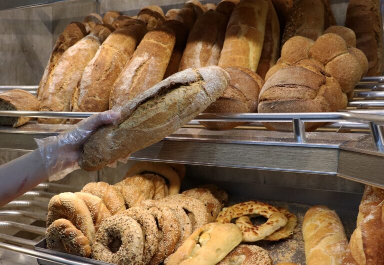 EL – Ο κόσμος δεν αγοράζει ψωμί όπως παλιά! Δείτε τι αναφέρει ιδιοκτήτρια φούρνου