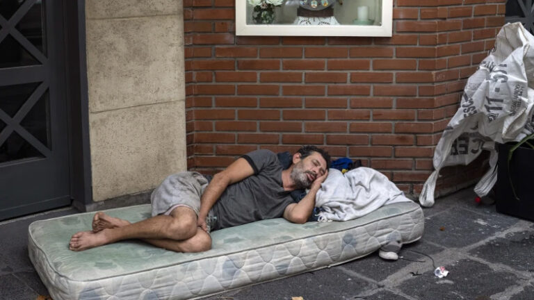 Επιταχύνεται ραγδαία η αύξηση της φτώχειας στην Αργεντινή