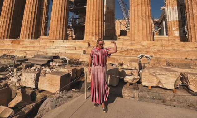 Ρέμπελ Γουίλσον: Στην Ελλάδα η ηθοποιός – Μαθαίνει πώς να σπάει πιάτα