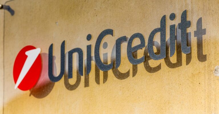 «Ψηλώνει» την εκτίμησή της για την ανάπτυξη στην Ελλάδα η UniCredit