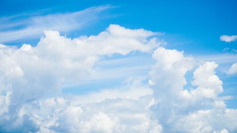 «Ψεκάζουμε τα σύννεφα συνέχεια» – Πού και πώς εφαρμόζεται πρόγραμμα τροποποίησης καιρού στην Ελλάδα