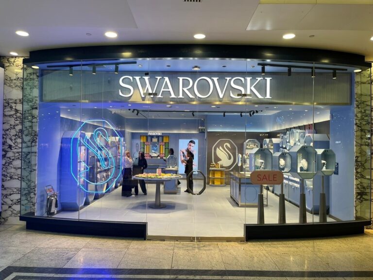 «Λάμπουν» και πάλι τα κρύσταλλα Swarovski στην Ελλάδα