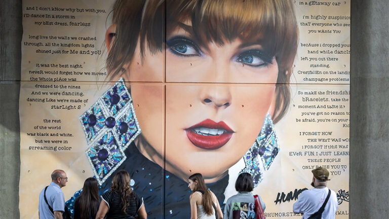Γκράφιτι της Τέιλορ Σουίφτ κοσμεί τα σκαλιά του στάδιου Γουέμπλεϊ