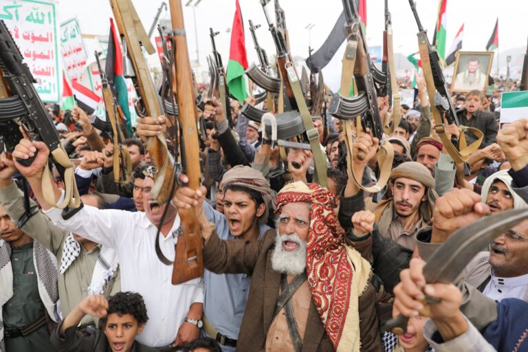 Οι Χούθι καταγγέλλουν συντονισμένη επίθεση στην Υεμένη από ΗΠΑ και Βρετανία