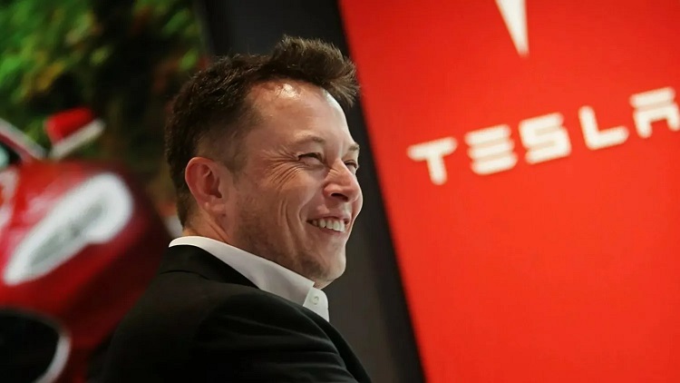 Tesla: Πτώση 45% στα καθαρά κέρδη στο δεύτερο τρίμηνο, καθώς μειώθηκαν οι πωλήσεις αυτοκινήτων
