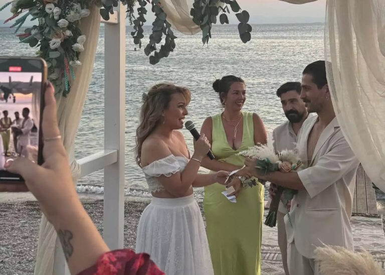 Βέρα Μακρομαρίδου – Αλέξανδρος Παπατριανταφύλλου: Παντρεύτηκαν ξανά δίπλα στη θάλασσα
