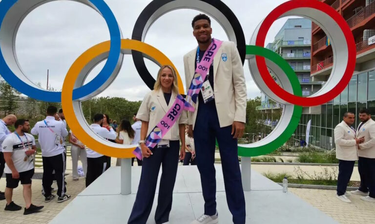 Ολυμπιακοί Αγώνες 2024: Γιάννης Αντετοκούνμπο και Αντιγόνη Ντρισμπιώτη ποζάρουν λίγο πριν την Τελετή Έναρξης
