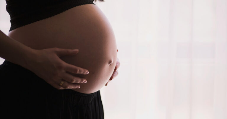 Τρομερό μπέρδεμα με μία έγκυο: Πήγε στον ΕΦΚΑ για την άδεια μητρότητας και της είπαν «είσαι άντρας»