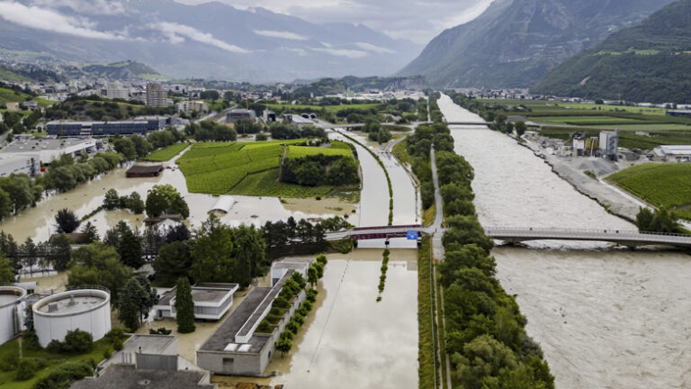 Ελβετία: Τέσσερις νεκροί και δύο αγνοούμενοι από καταρρακτώδεις βροχές