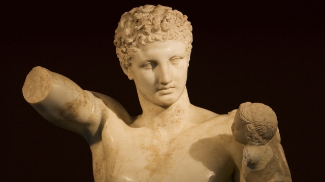 Βουλγαρία: Αρχαιολόγοι ανακάλυψαν ένα καλοδιατηρημένο μαρμάρινο άγαλμα που απεικονίζει τον θεό Ερμή