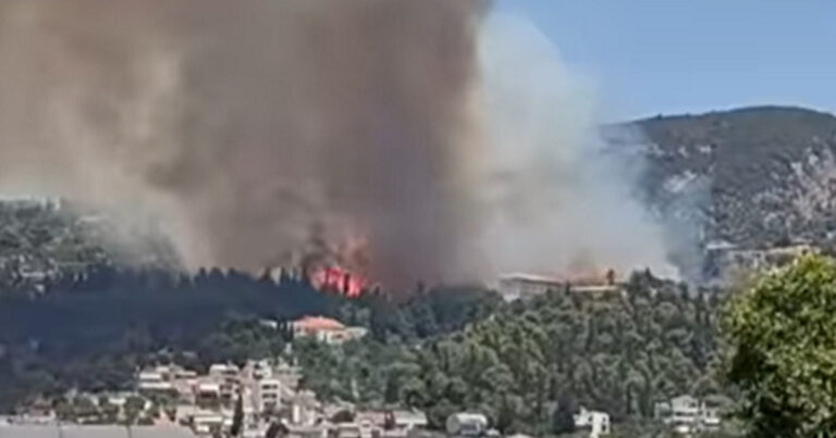 Μεγάλη φωτιά στην Πάτρα: Εκκενώνεται το Καραμανδάνειο νοσοκομείο