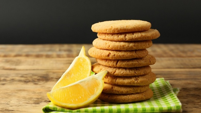 Τα πιο τραγανά και υγιεινά μπισκότα με λεμόνι μόνο με 4 υλικά
