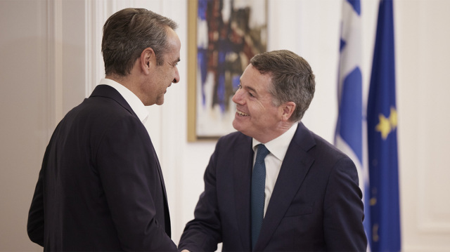 Συνάντηση Μητσοτάκη με τον πρόεδρο του Eurogroup: «Οι ελληνικές επιδόσεις από τις πιο θετικές ιστορίες στην Ευρωζώνη»