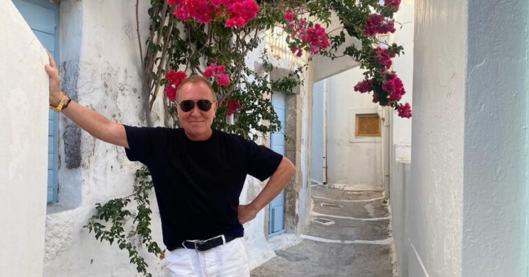 Michael Kors: Για διακοπές στην Ελλάδα! – «Καταγάλανοι ουρανοί και γαλαζοπράσινα νερά, οι πιο φιλικοί άνθρωποι»