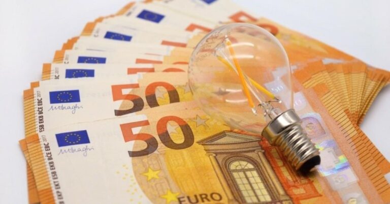 Ρεύμα: «Ηλεκτροσόκ» από τις νέες χρεώσεις – Έρχονται νέες αυξήσεις για τον Ιούλιο