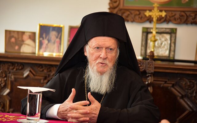 Ο Οικουμενικός Πατριάρχης στους «Διαλόγους της Νισύρου» – Σκληρή πραγματικότητα με πλανητικές διαστάσεις η κλιματική αλλαγή