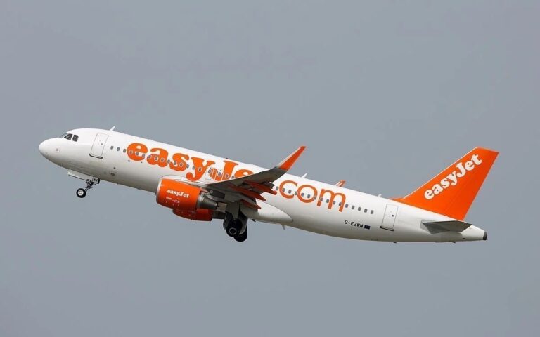 Easyjet: Πτήση από Κέρκυρα προς Λονδίνο άλλαξε πορεία λόγω τραυματισμού δύο αεροσυνοδών από έντονες αναταράξεις