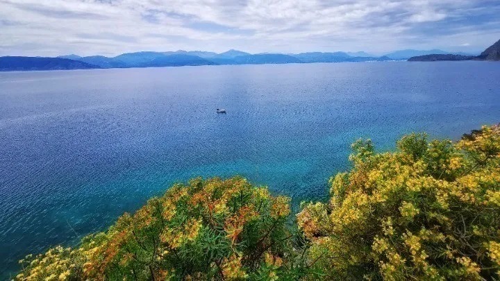 Καιρός: Ζέστη και πρόσκαιρες νεφώσεις σήμερα Κυριακή