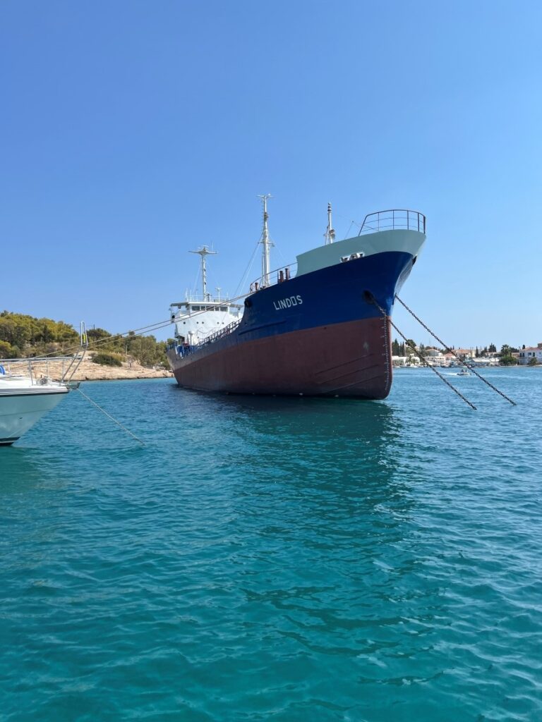 Οσμή σκανδάλου στις Σπέτσες: Η δήμαρχος, ο… θείος εφοπλιστής Μπούφης, οι απειλές και μια «καρατόμηση»