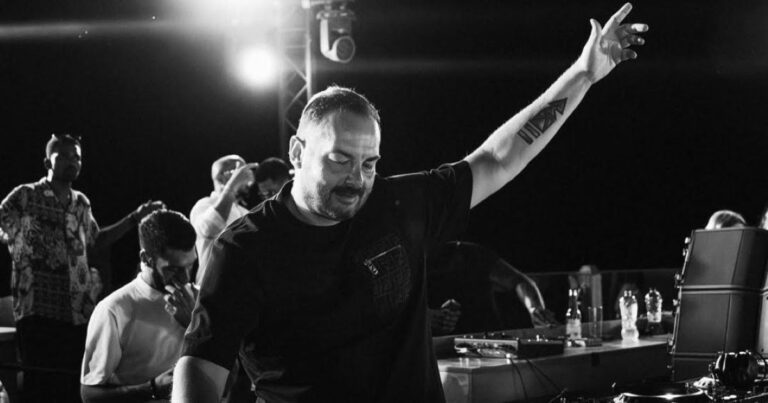 Dj Αντώνης Δημητριάδης: Όσα αποκάλυψε για τον γάμο του Στέφανου Κασσελάκη – «Πραγματικά δεν το έχω ξαναδεί αυτό…»