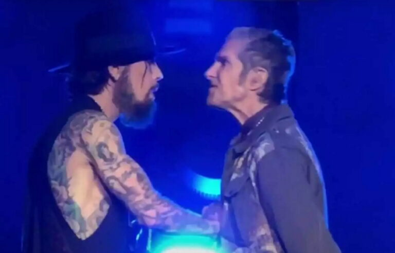 Jane’s Addiction: Ο Perry Farrell έριξε γροθιά στον Dave Navarro – Άγριος καβγάς στη σκηνή εν μέσω συναυλίας