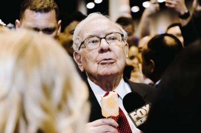 Ο Warren Buffett είναι πιθανότατα ο ευφυέστερος άνθρωπος στον κόσμο, λέει CEO θυγατρικής της Berkshire Hathaway