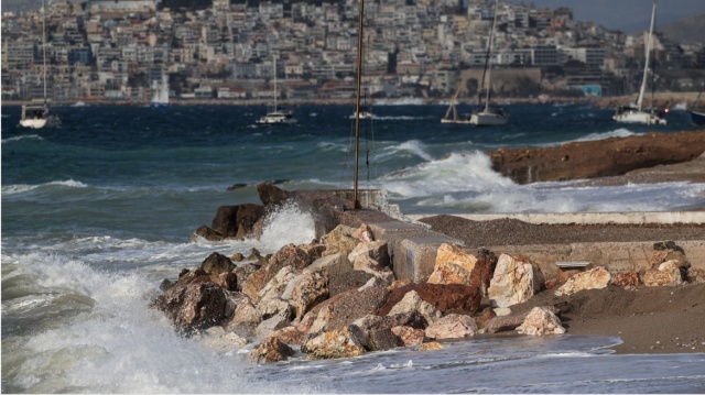 Καιρός: Με μικρή πτώση της θερμοκρασίας και θυελλώδεις βοριάδες φεύγει ο Οκτώβριος