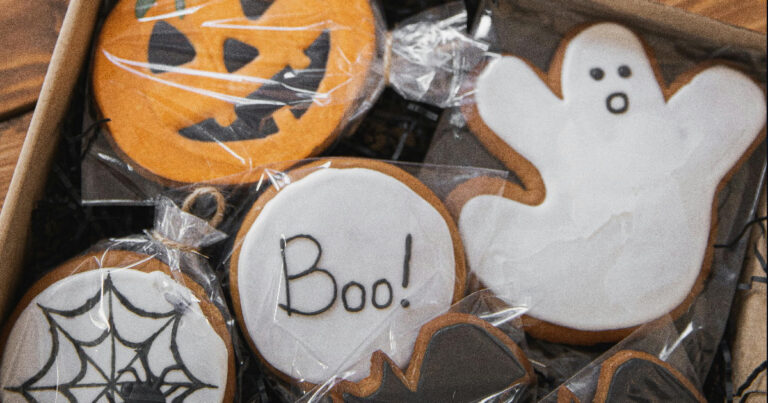 Φτιάξτε εύκολα και γρήγορα λαχταριστά Halloween cookies