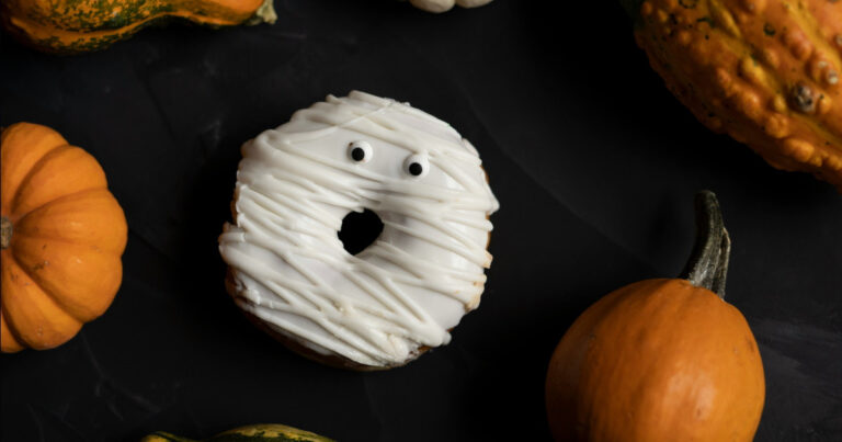 Τα πιο εντυπωσιακά Halloween donuts από τον Άκη Πετρετζίκη